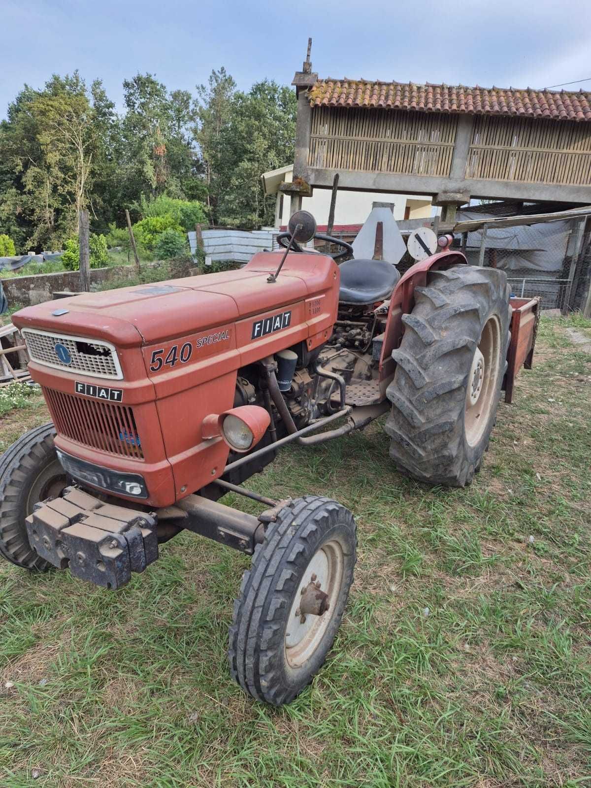 Trator Fiat 540 Special c/ reboque, caixa e guincho