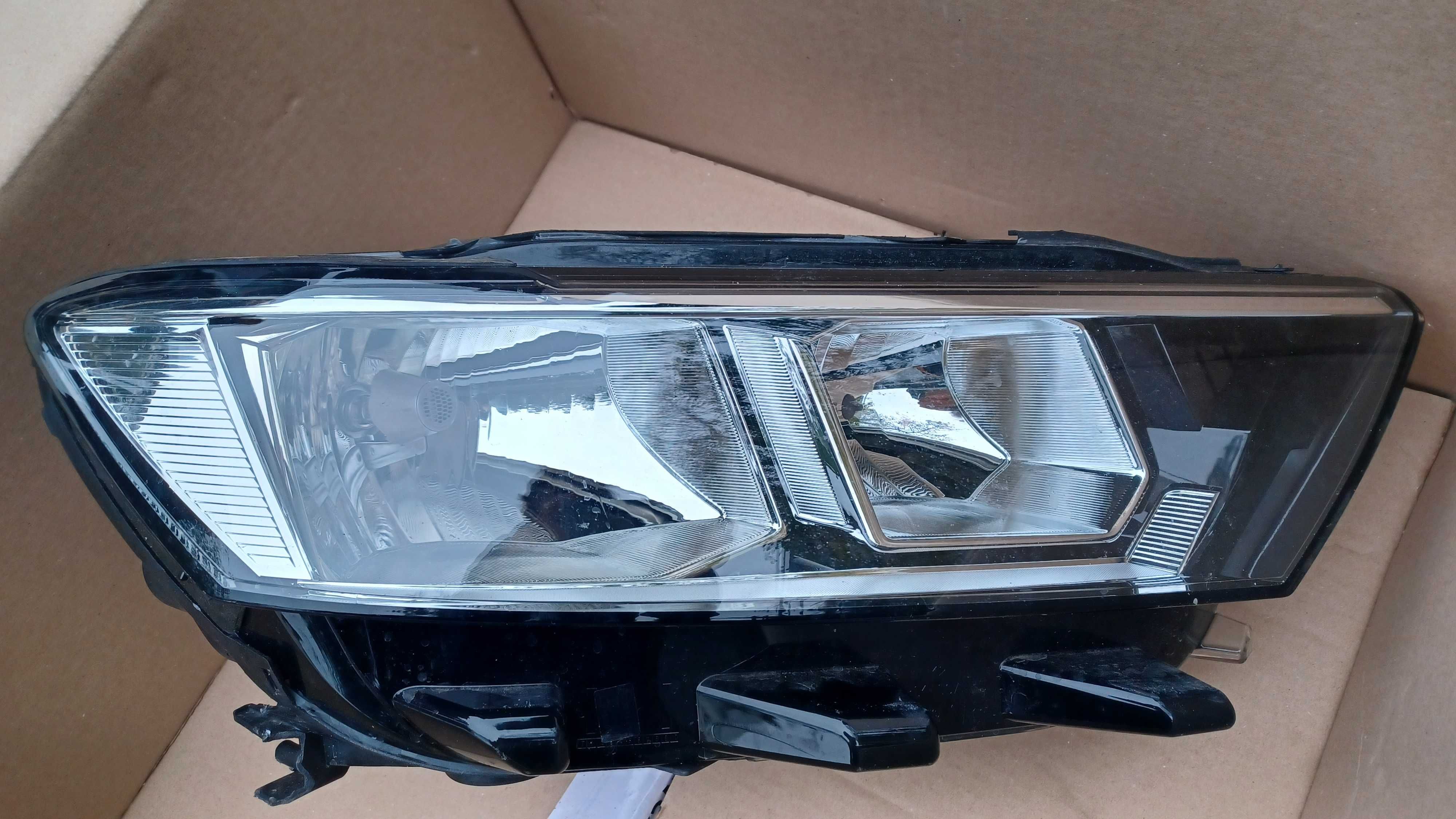 Lampa przednia prawa T roc VW 2021 reflektor t-roc przód