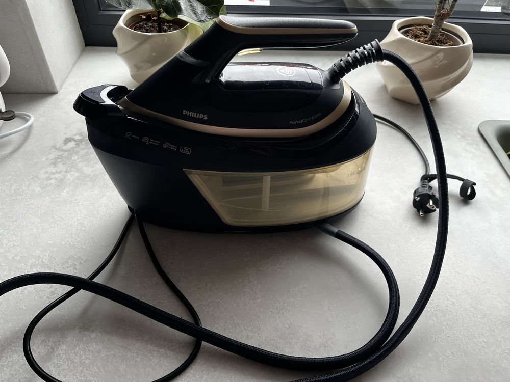 Żelazko z generatorem pary PerfectCare serii 6000