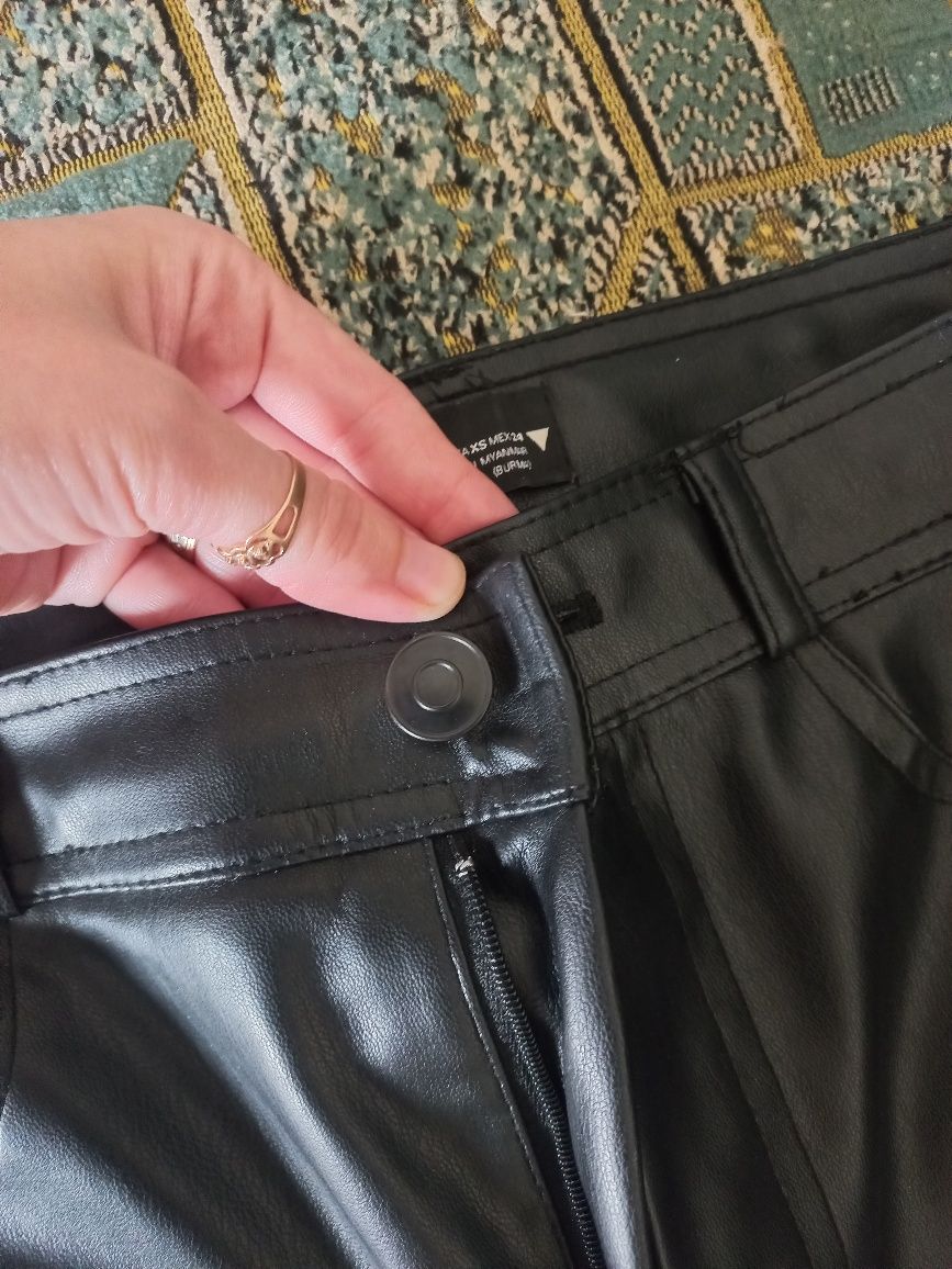 Продам шкіряні штани Zara (утеплені)