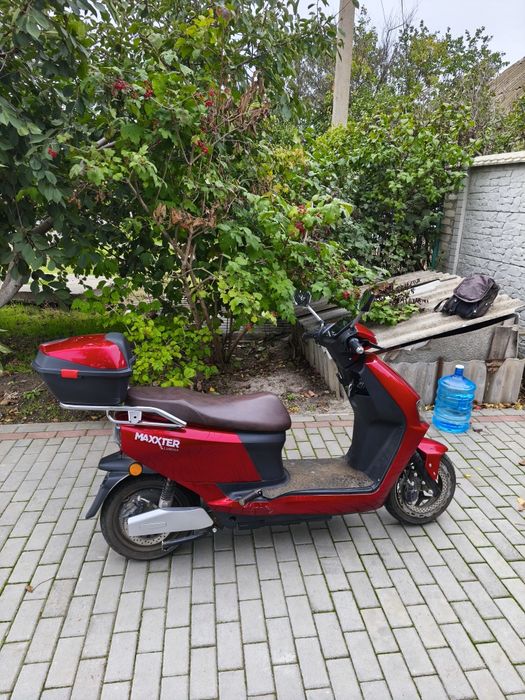 Электроскутер Maxxter Lumina