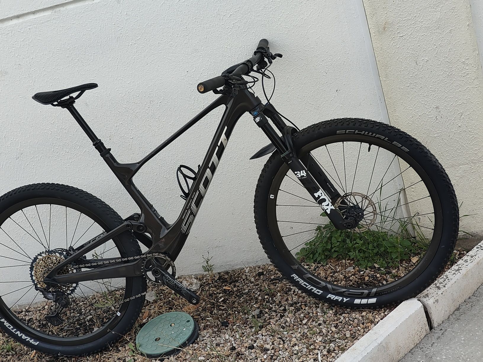 2799€
Scott Spark team upgrade 
Rodas carbono roval Control 
Suspensão