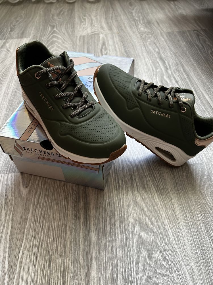 Кросівки жіночі Skechers