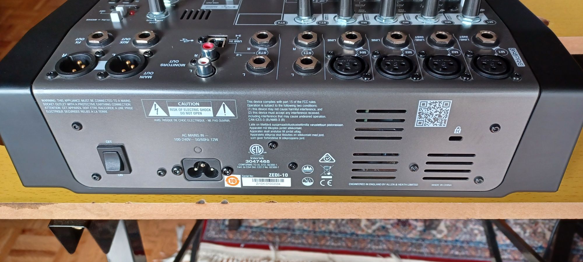 Mesa de Mistura Allen & Heath ZEDi-10