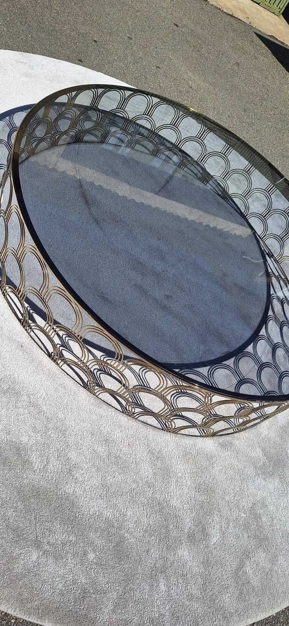 Mesa com tampo de vidro
