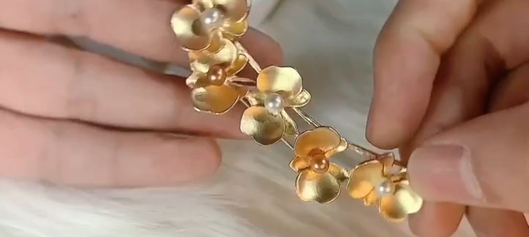 Alfinete de Peito Dourado