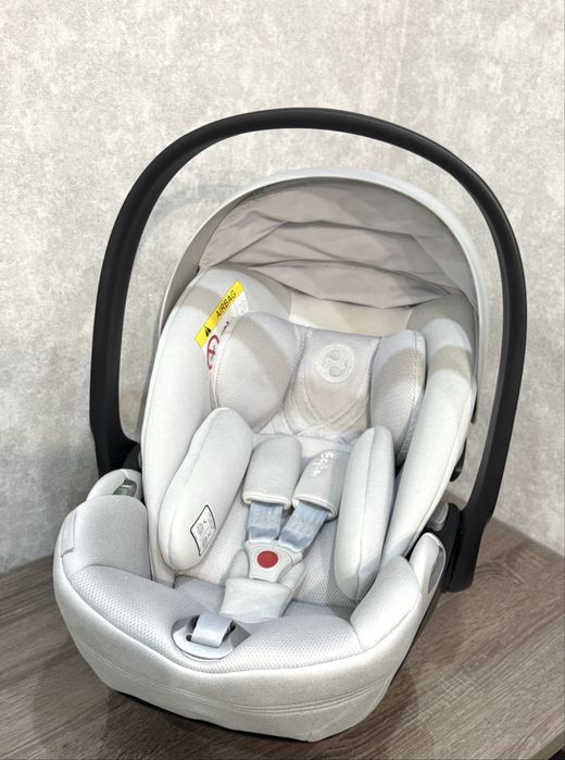 Автокрісло Cybex Cloud T Plus 2023 Off White — стан відмінний