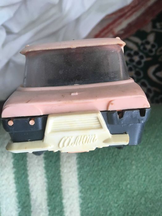 Игрушки  СССР железные  и  " дубовые "