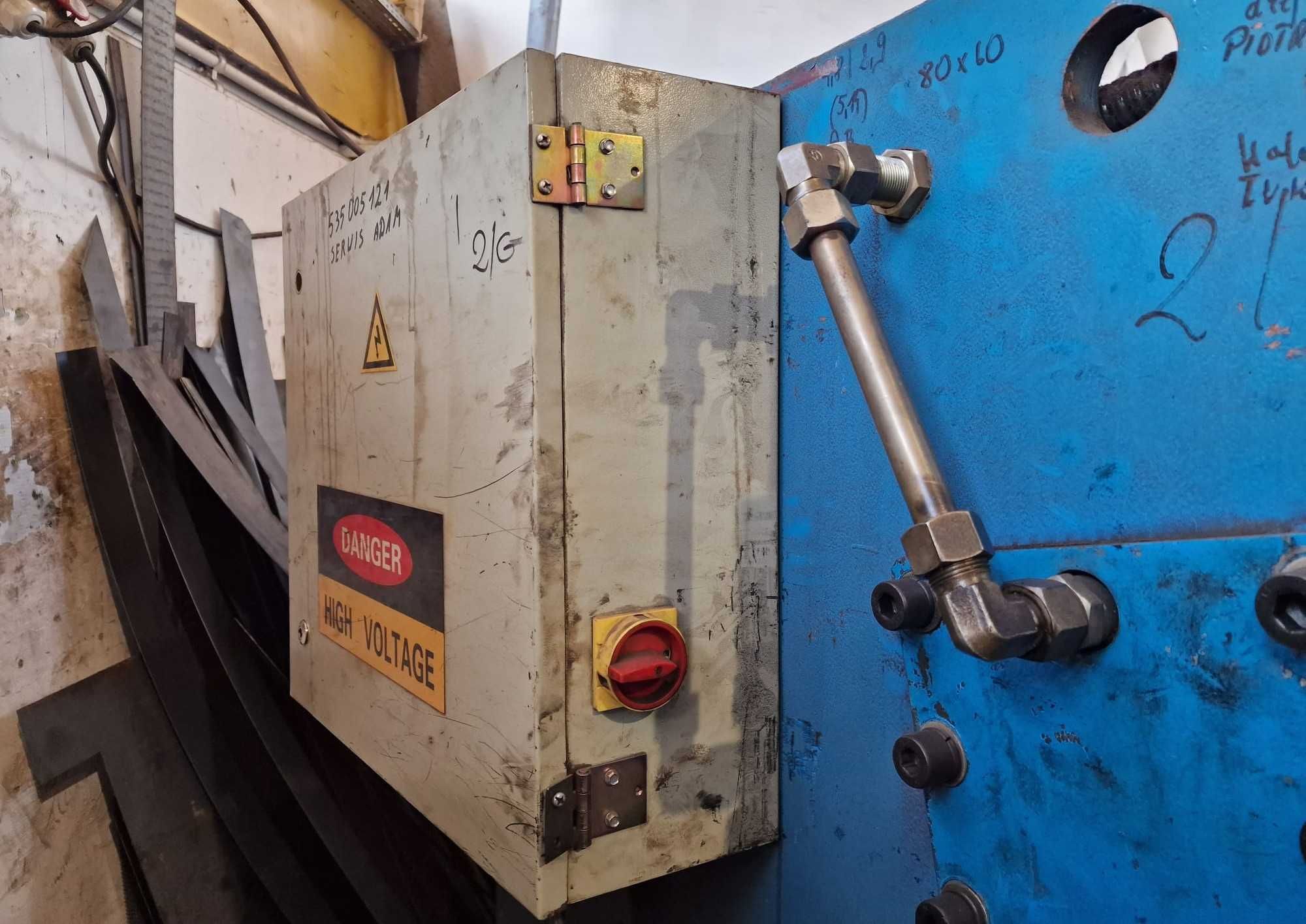 Gilotyna do cięcia metalu nożyce do blachy QC12Y-6x2500