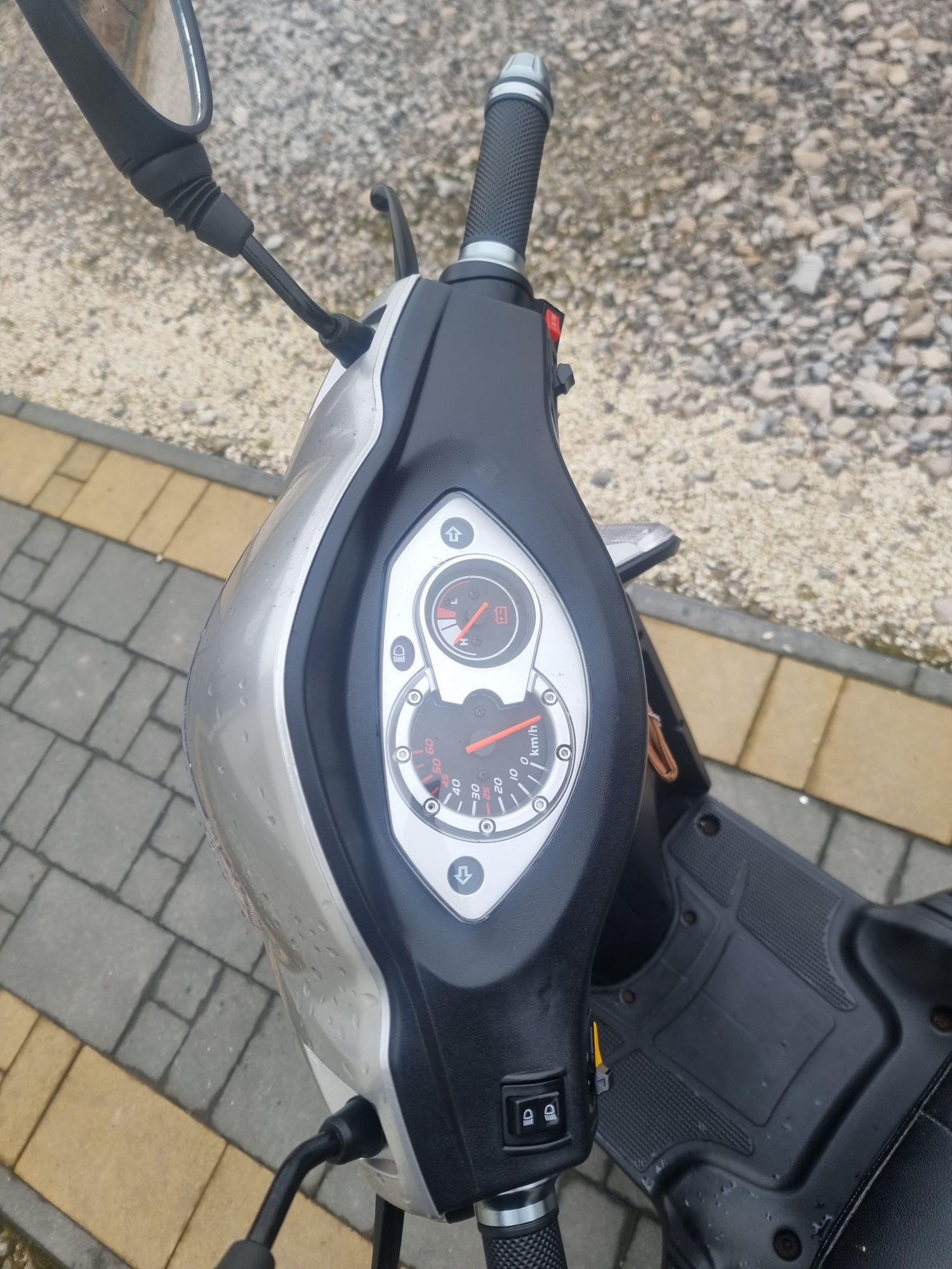 Skuter wozek elektryczny inwalidzki dla seniora trzykolowy vigorous  2