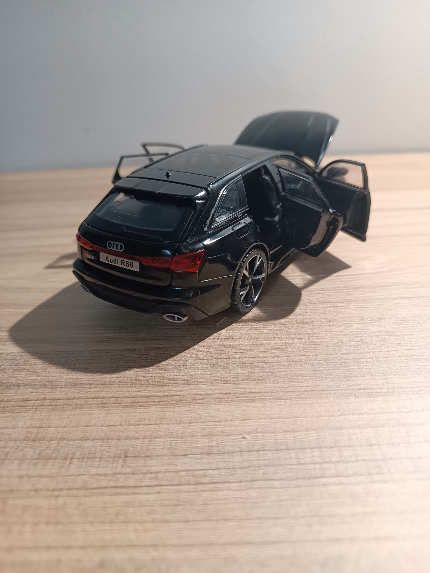 Model Audi RS 6 1:32