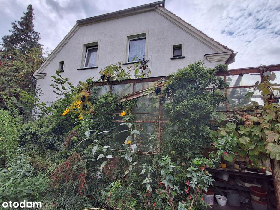 Duży dom w Sieniawie Żarskiej koło Żar.