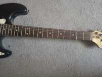 Mam do sprzedania gitarę ELFUATION tmSPRAWNA TYLKO Struny DO WYMIANY.