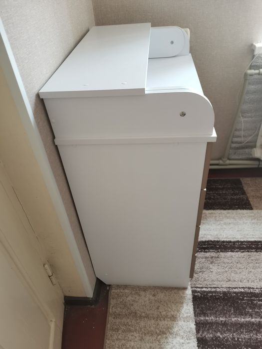 Дитяче ліжко та комод