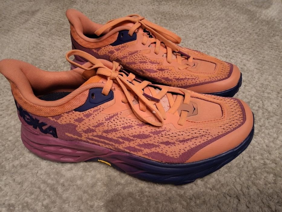 Hoka SpeedGoat 5 . Розмір 39. 24.5см устілка. Оригінал