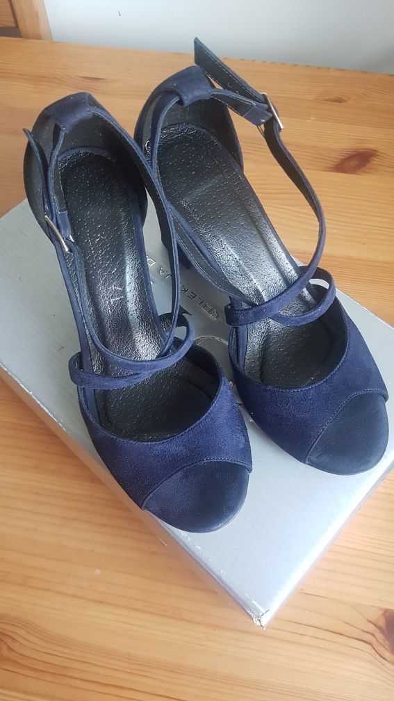 Buty na obcasie marki Kotyl 35