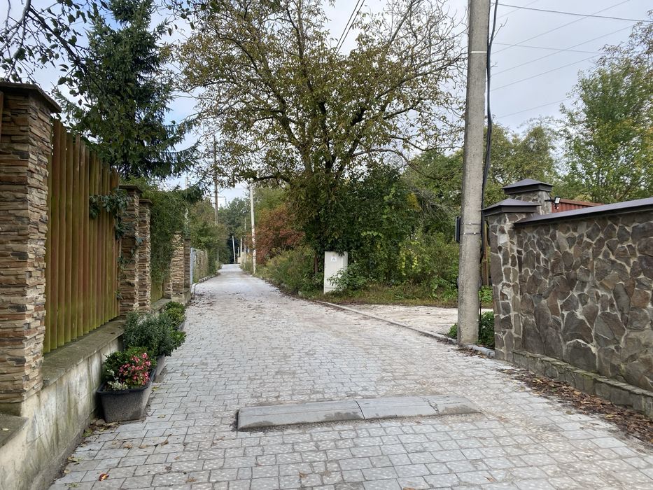 Продаж ділянки 9 сот у Львові вул.Заозерна межує з лісом на пагорбі