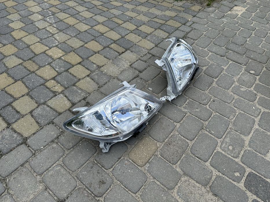 Фара Toyota Hilux 2008-2011