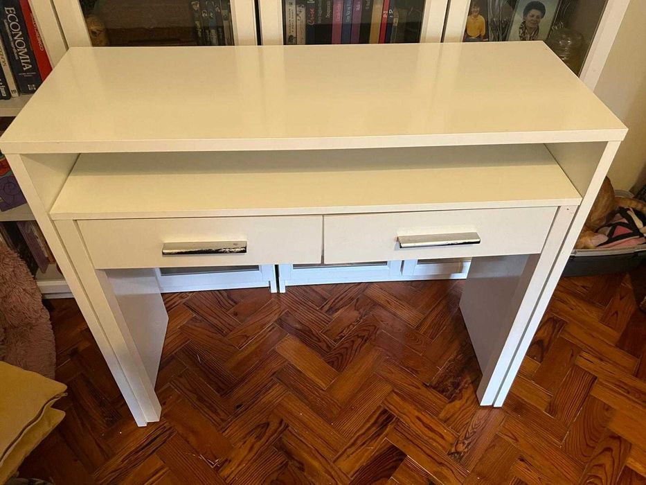 Mesa de escritorio ou movel de apoio extensivel