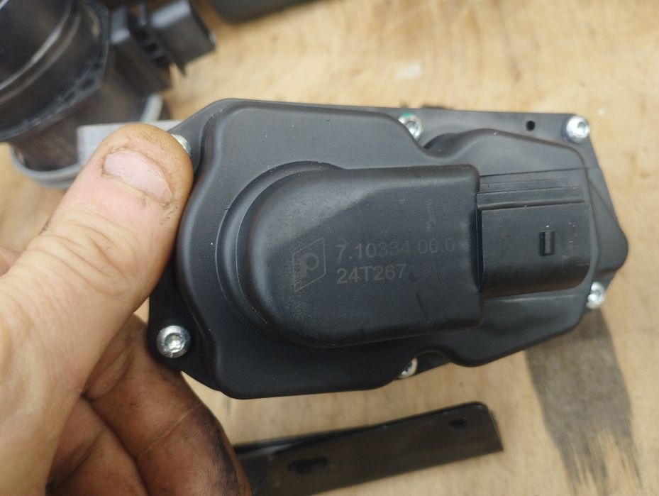 Декоративная крышка двигателя Passat CC B 6