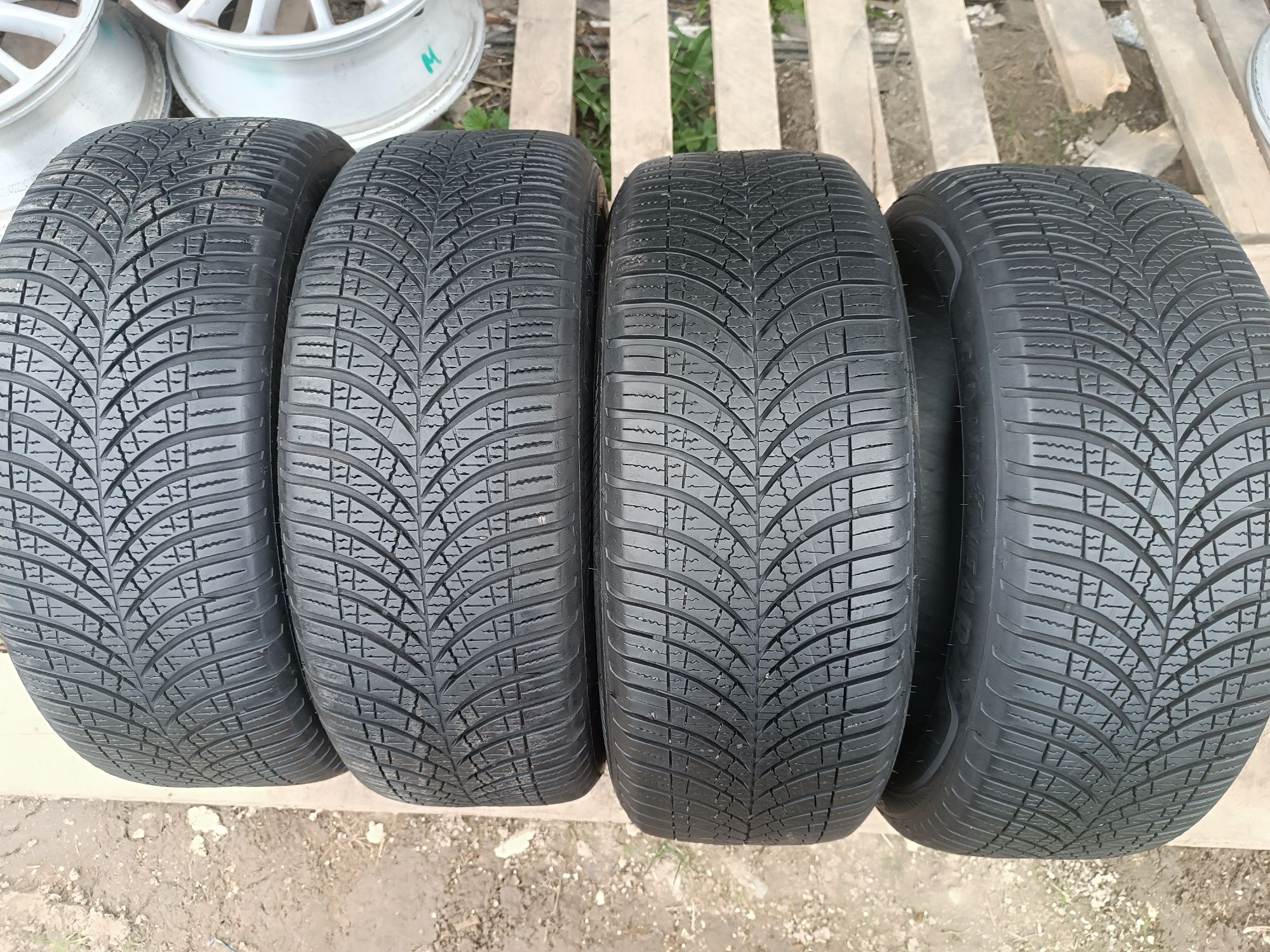 Sprzedam bardzo ładne Opony Goodyear 205/55 r16