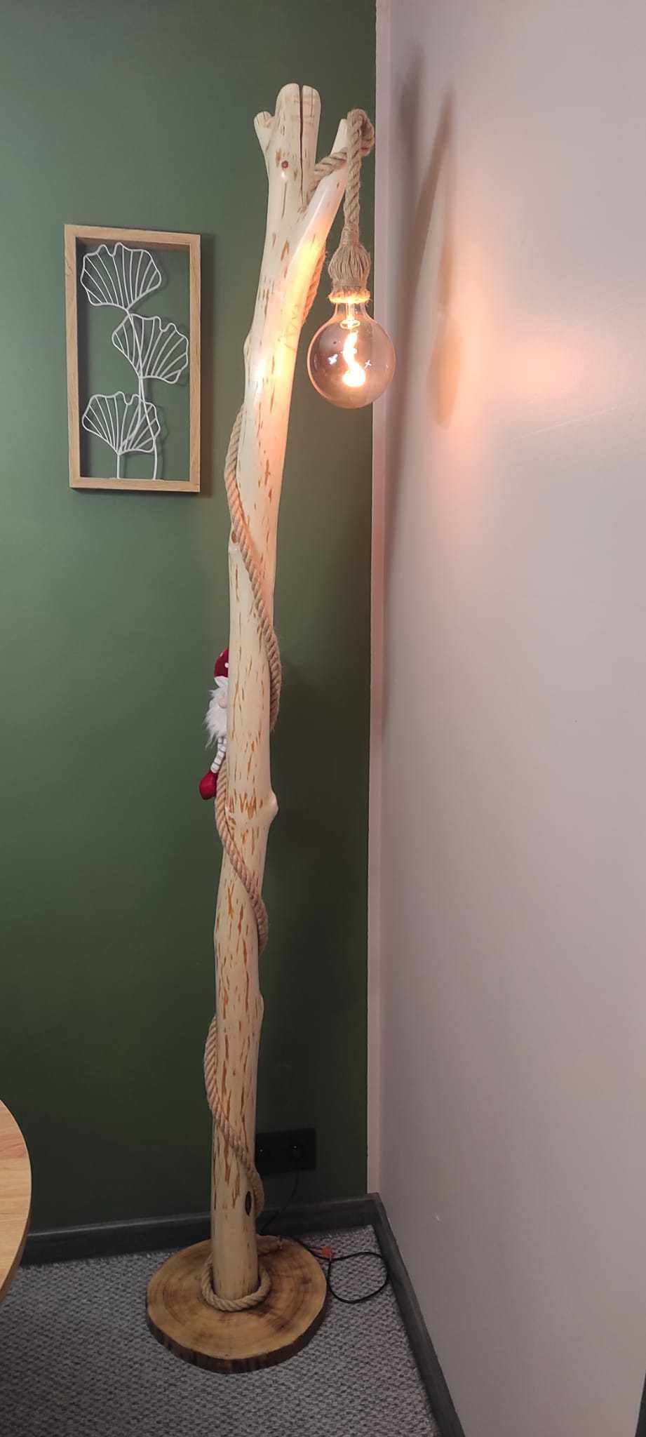 Lampa podlogowa z drewna