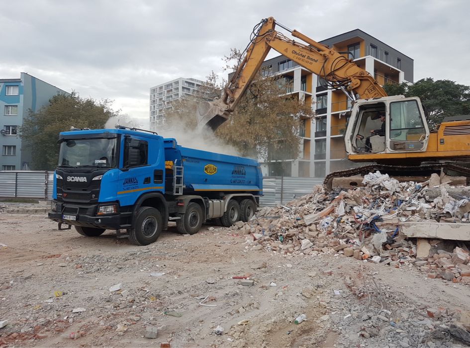 Transport materiałów sypkich - usługi koparką