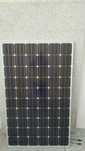 Painéis fotovoltaicos de silício monocristalino, usados.