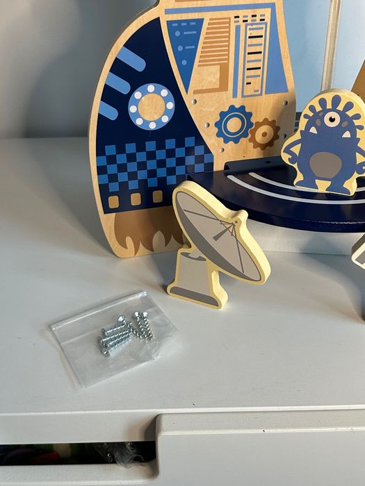 Foguetão de criança com bonecos