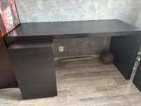 Biurko Ikea z wysuwanym panelem