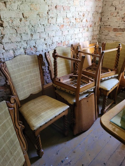 Stylizowane Dębowe Antyk Stół i Sześć Krzeseł albo zamienię