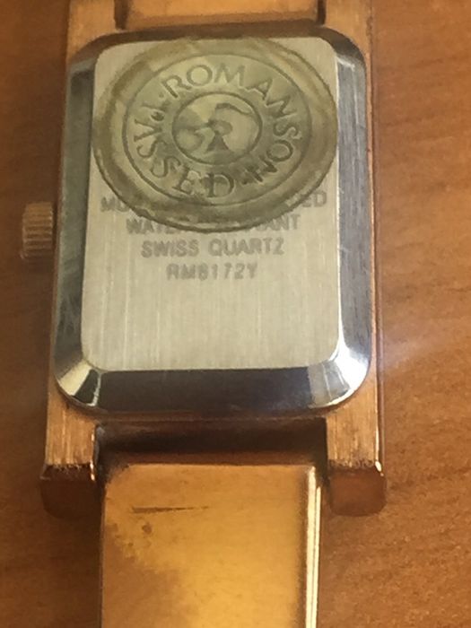 Продам женские часы Romanson