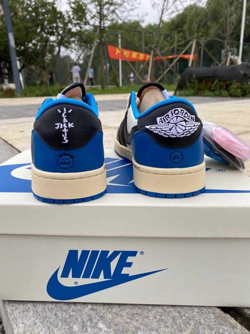 Jordan1Air1RetroLowOGSPFragment x Travis Scott UnisexTrampki R.44