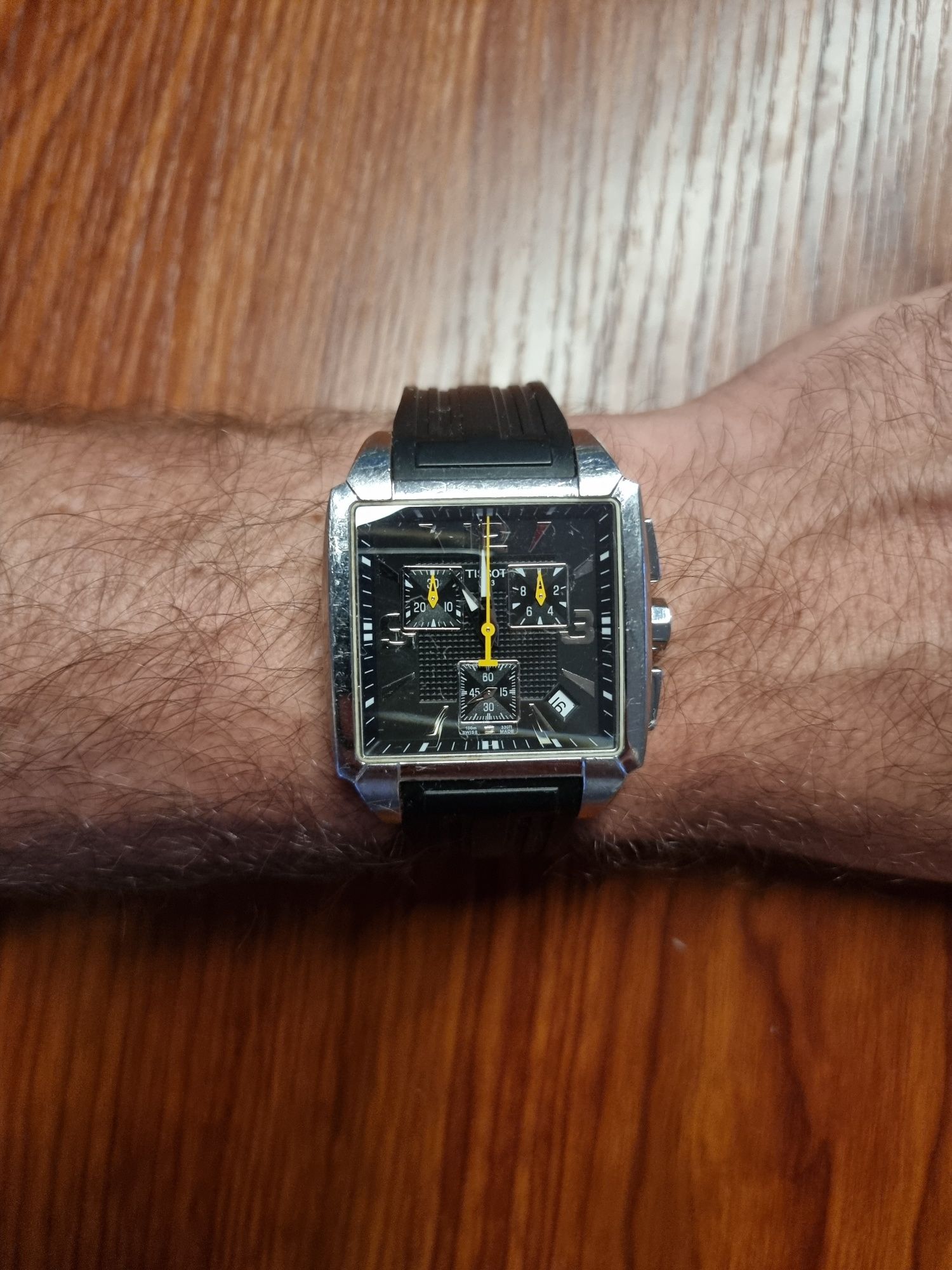 Relógio Tissot chronograph quadrado bracelete preta