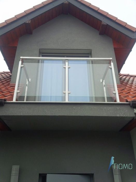 Balustrada zewnętrzna balkonowa szklana słupki kwadrat