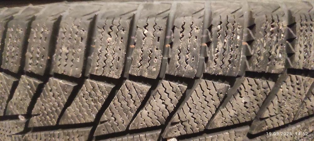 Зимові шини 225/55/16