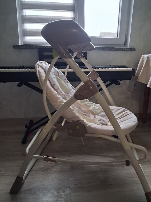 Гойдалка та стільчик для годування