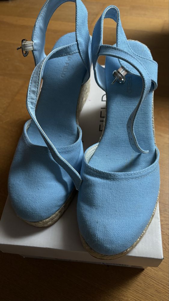 Nowe espadryle na platformie. Anna Field