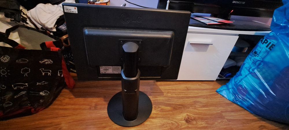 Szary monitor LG