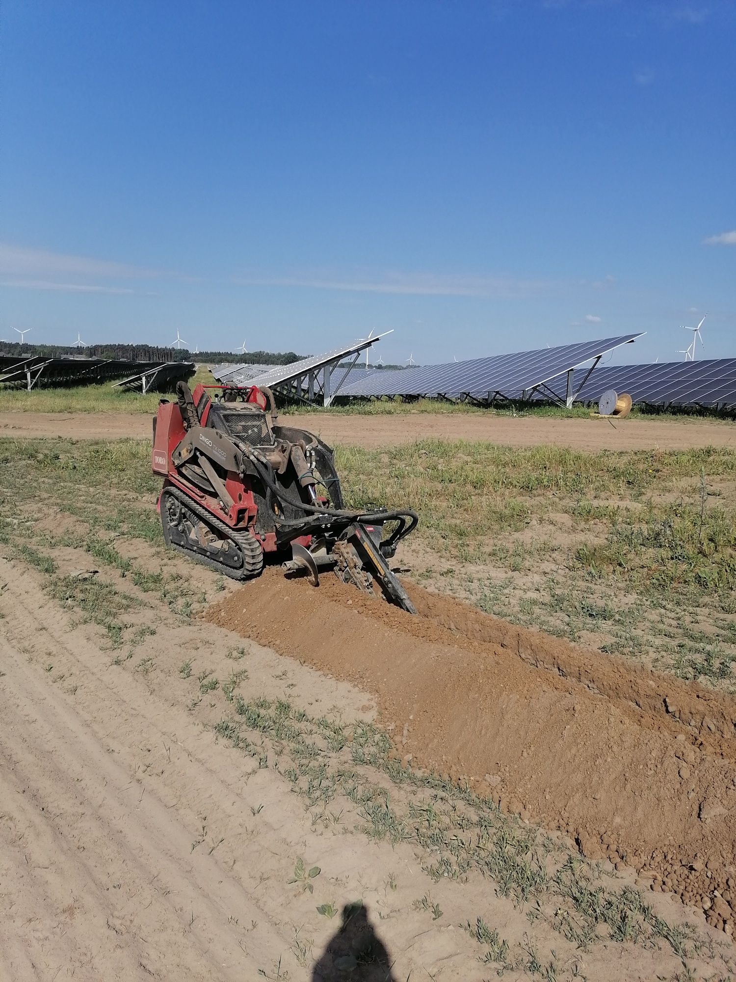 Wykop liniowy wykop pod przewody elektryczne  fotowoltaike pod wode