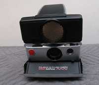 Srebrny aparat vintage Polaroid SX-70 Land Camera Sonar Autofocus