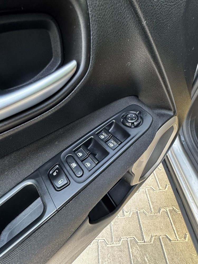 Продаю jeep renegade