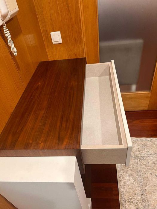 Mobília de sala com aparador, mesa e cadeiras + móvel de entrada