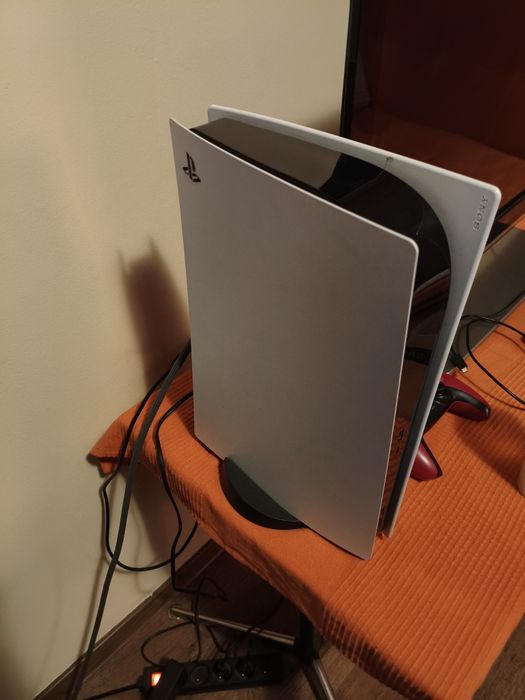 Konsola PS5 825GB z napędem + 2 pady + 16 gier