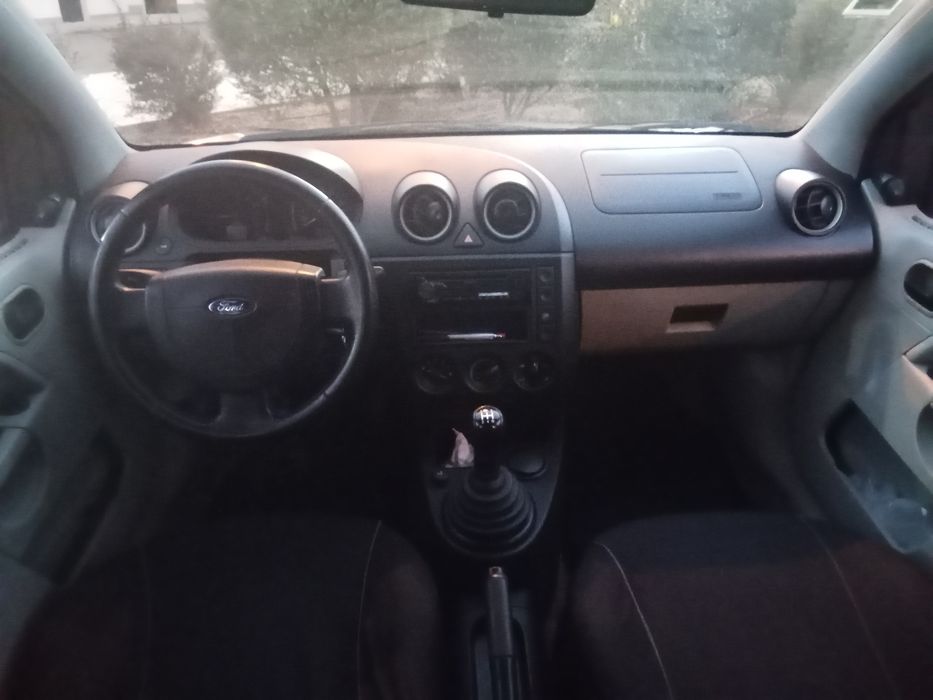 Ford fiesta mk5 econômico