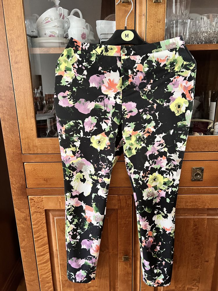 Spodnie w kwiaty  F&F rozmiar 40