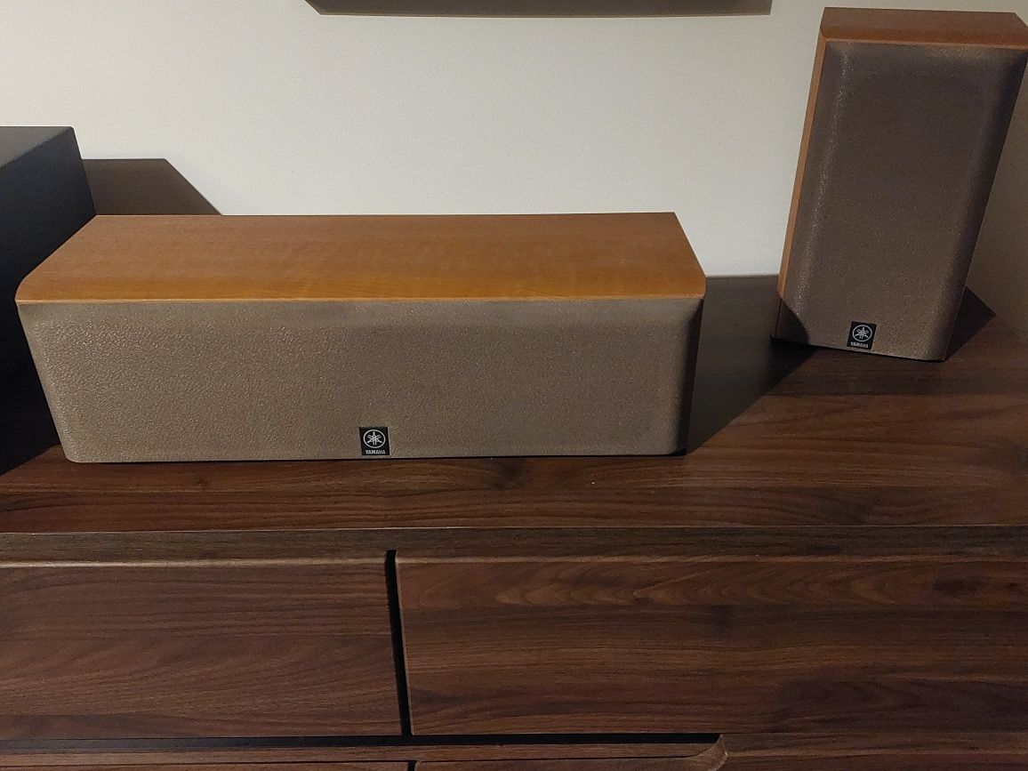 Kino domowe Amplituner Denon i zestaw głośników Yamaha