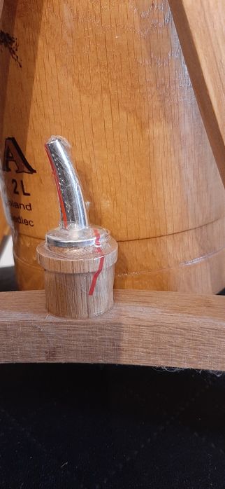 Stojak na alkohol dębowy z 2011 r.
