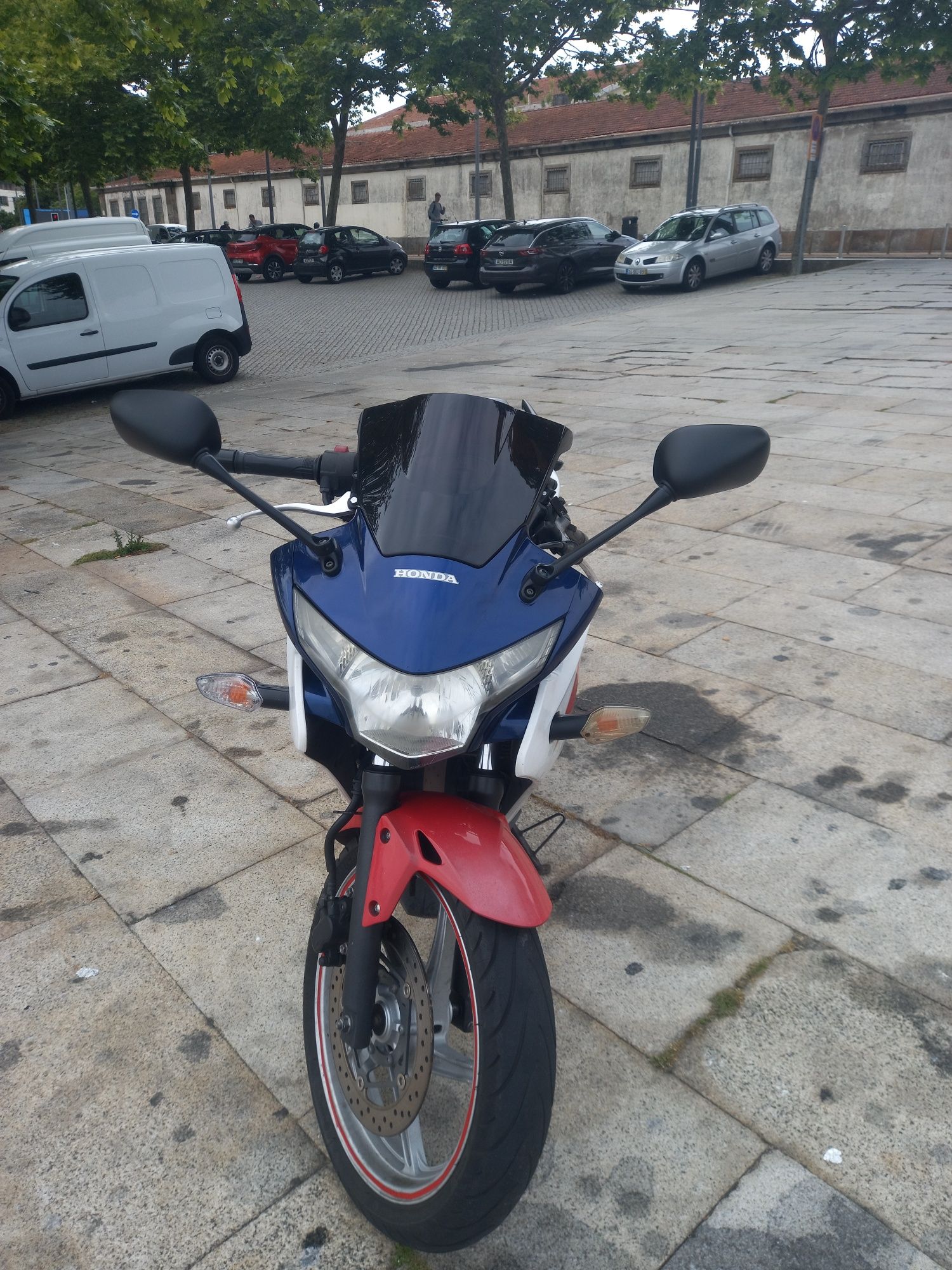 Honda CBR250R de 2011 (ler descrição)