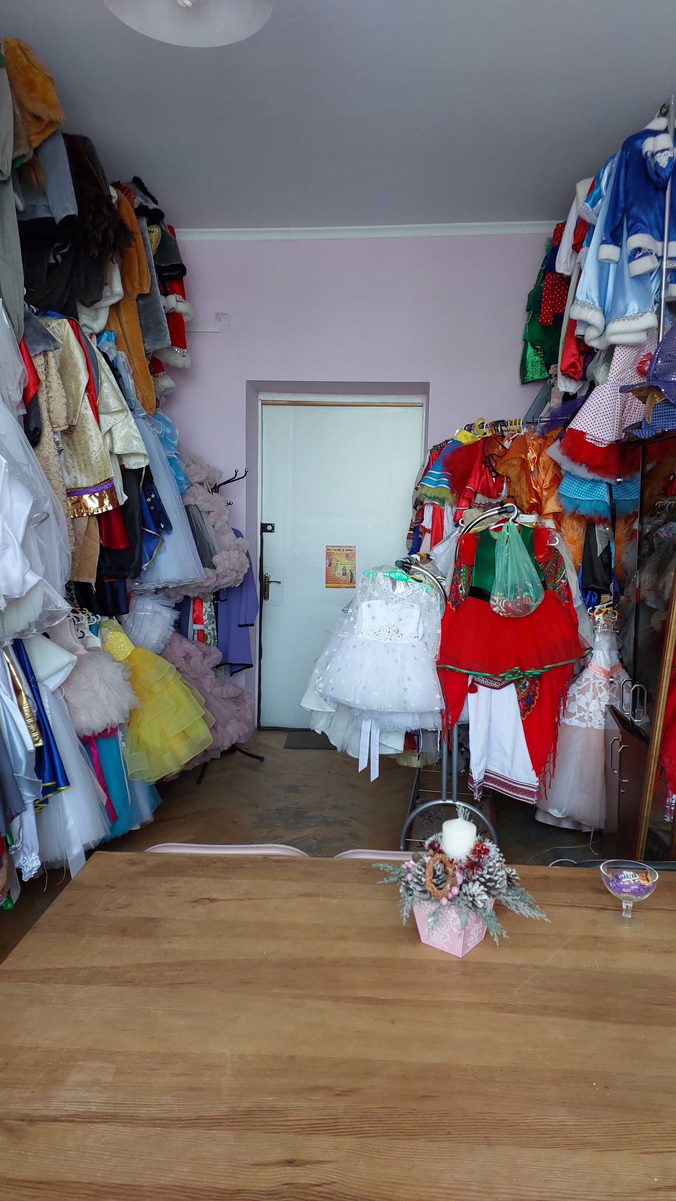 Продаж готового бізнесу-прокат дитячих святкових костюмів та суконь